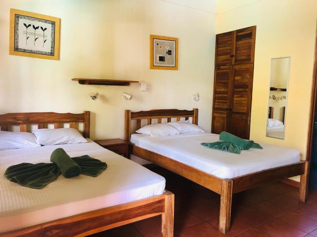 Hotel Isolina Beach Potrero  Bagian luar foto